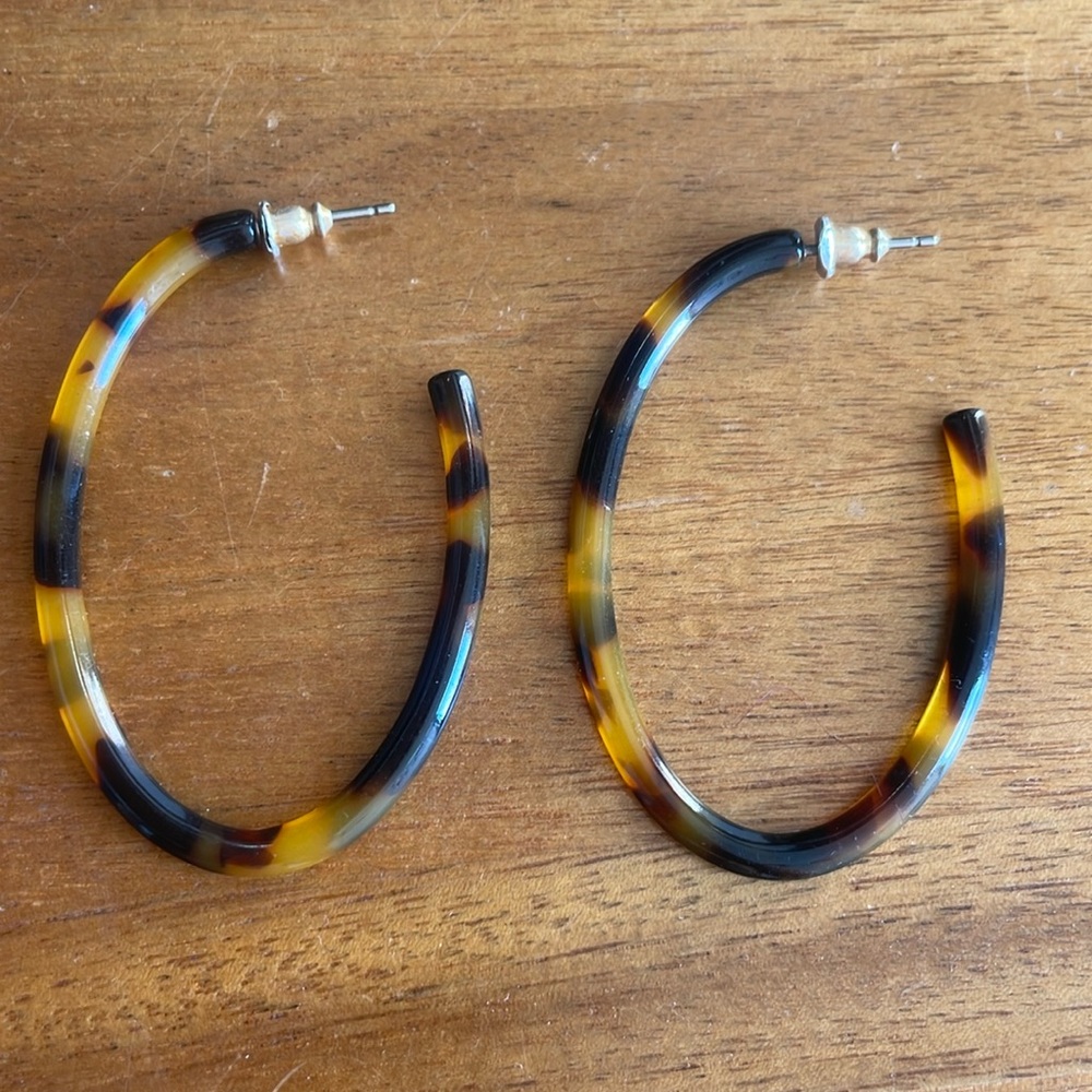 Tortoise Pattern Hoop Earrings